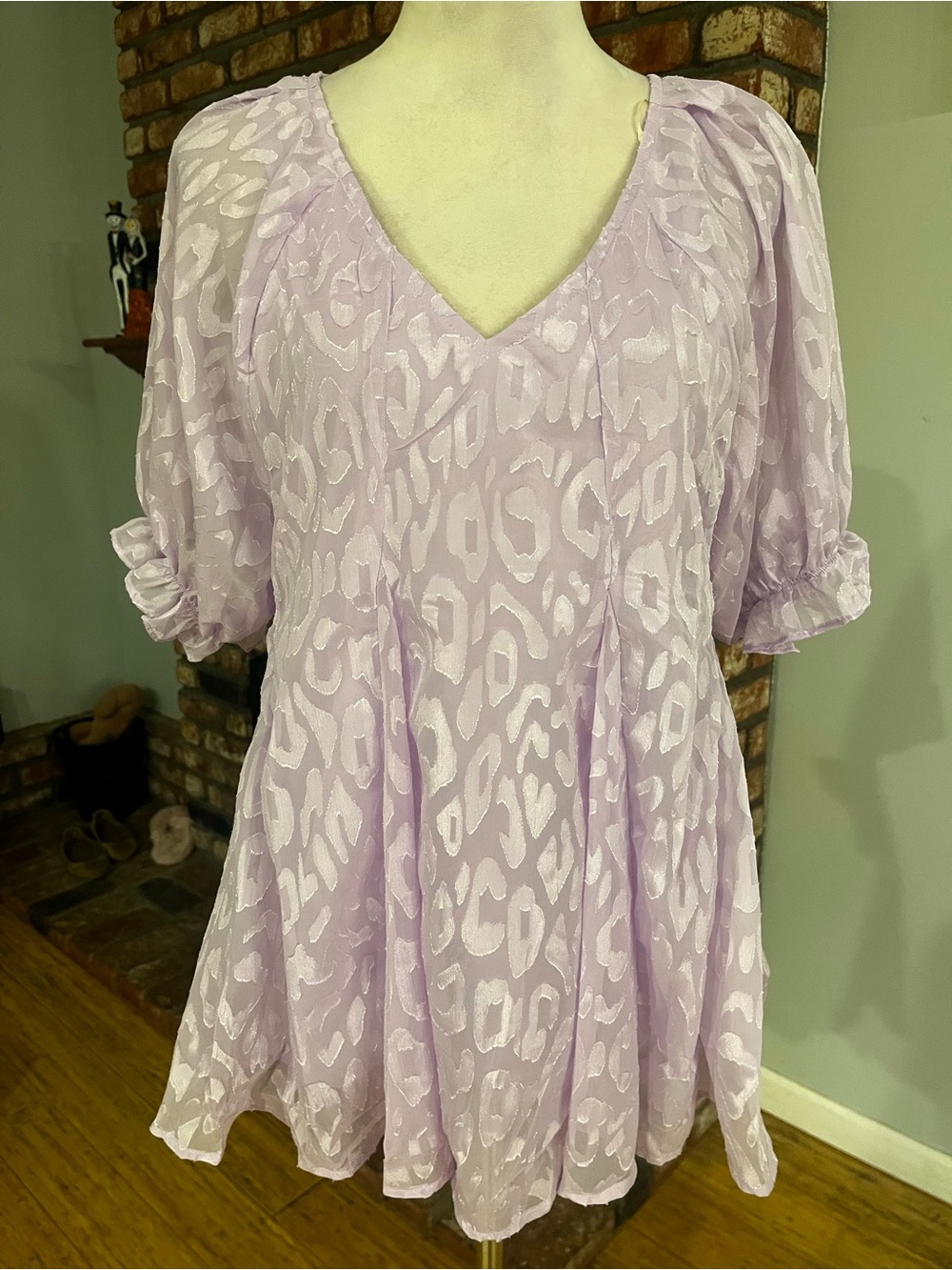 Umgee NWT Lilac V-Neck Puff Sleeve Women’s Top
